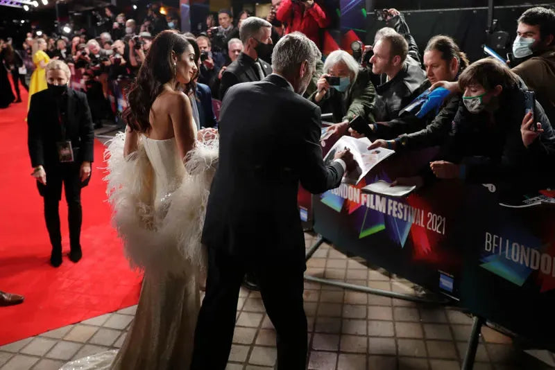 The Best Cities for Autograph Collecting
